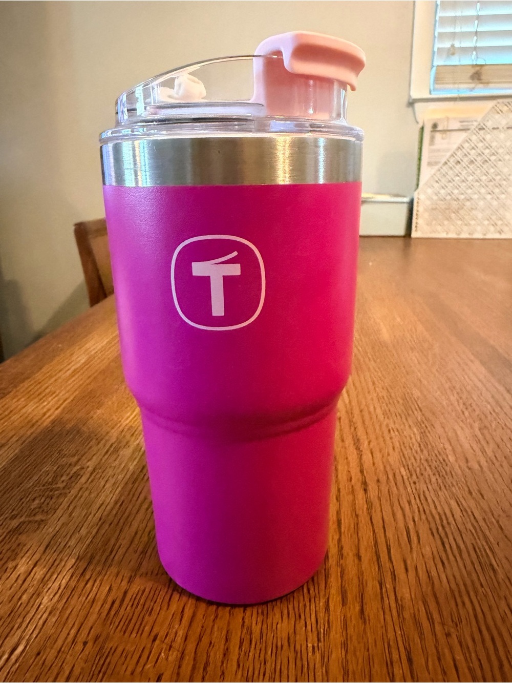 Tupperware Pink Insulated Travel Tumbler with Splash Lid. 21 oz.